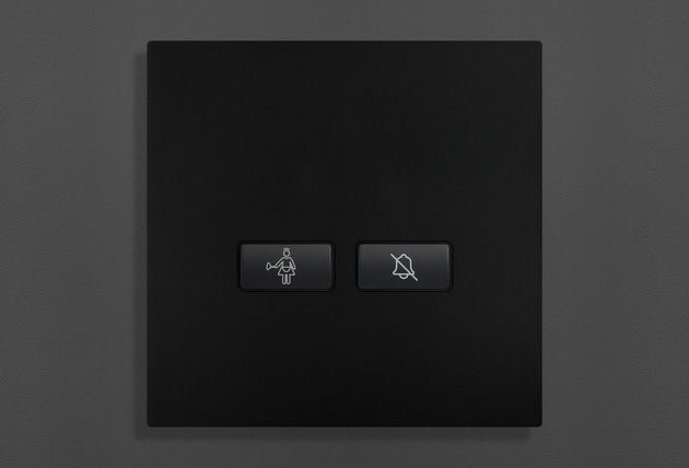 DND-7002 — Black