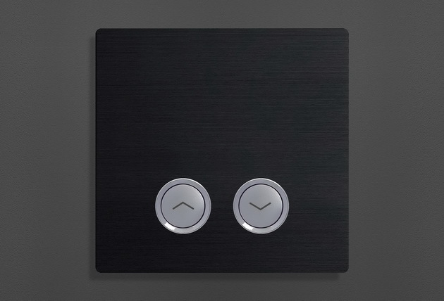 CT-8302 — Black