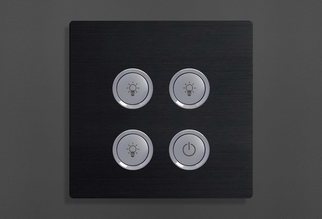 IL-8304 — Black